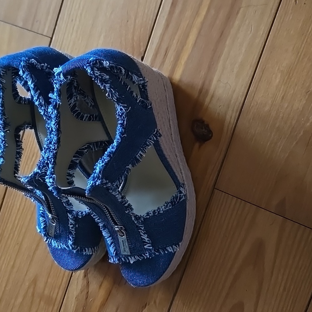 Shose - Picture 7 of 8